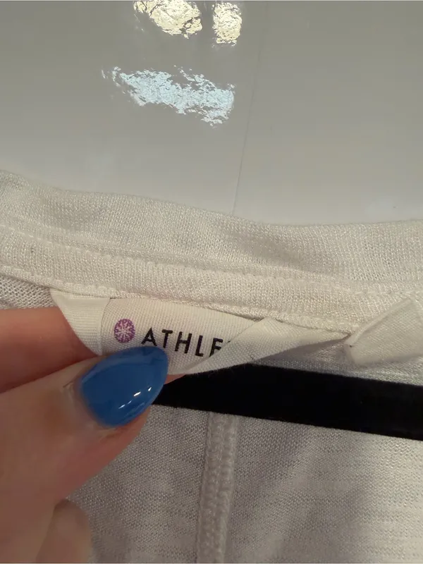 Athleta Classic White Scoop Neck Women's‎ Tee - Image 3