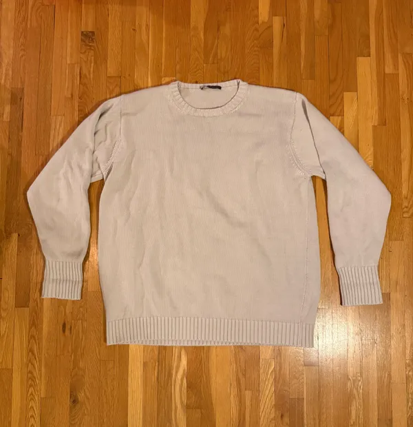 Brandy Melville Crewneck Sweatshirt - Image 3