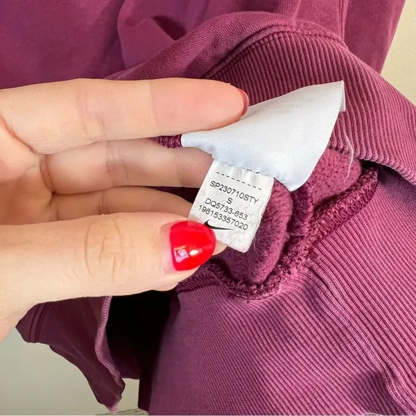 Nike‎ Women’s Magenta Pink Center Swoosh Crewneck Sweatshirt Small - Image 8