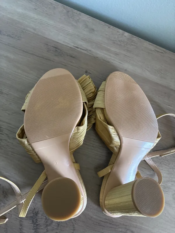 Block Heels Gold Size 6.5 - Image 8