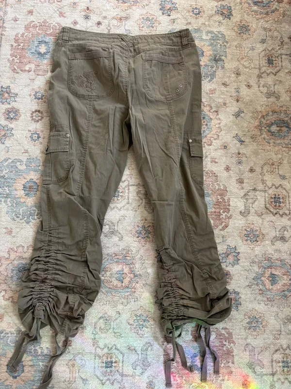 INC International cargo capris - Image 2