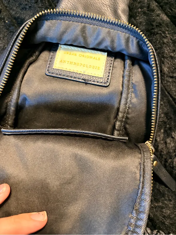 Anthropologie Sleek Black Leather Crossbody Sling Bag - Image 7