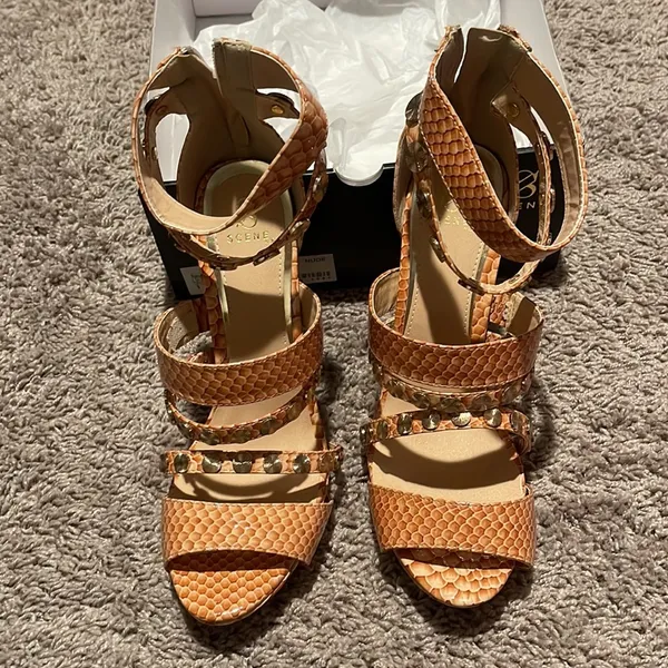 High heel strappy shoes Size 10 - Image 2