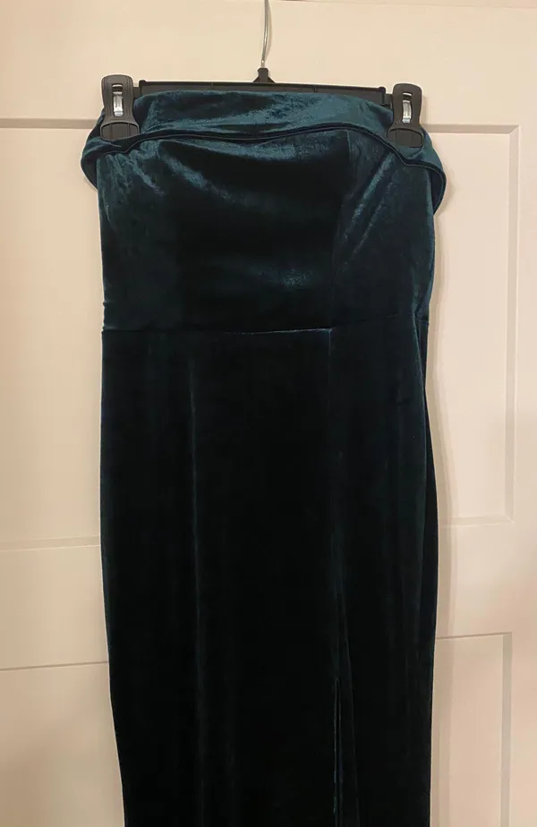 Midnight Doll Emerald Velvet Formal Dress - Image 3