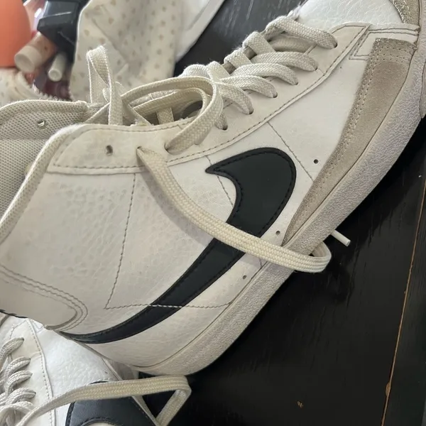 Nike womens Sneakers - Image 6