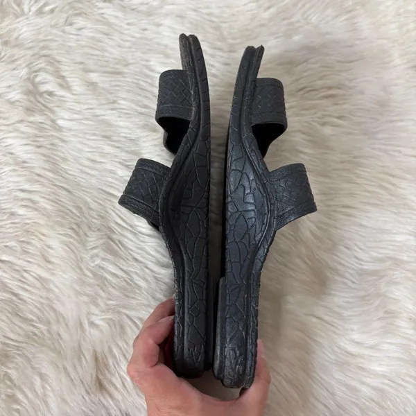 Solid Black Textured Slip On Sandals Size 5 - Image 4