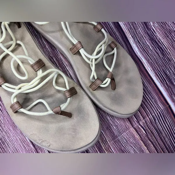 Teva Beige Sandal. Size 11. - Image 3