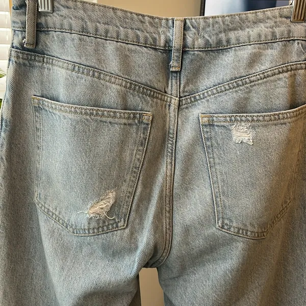 H&M distressed jeans size 8 - Image 7