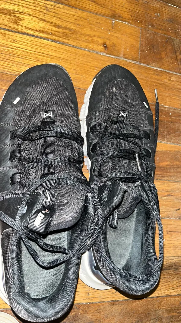 Nike Tennis Shoes Black  - Image 4