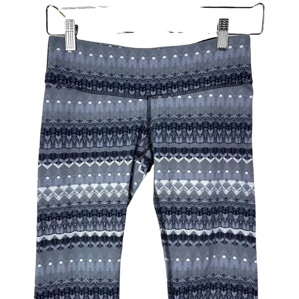 Alo Yoga Cropped Leggings Fair Isle‎ Geometric Print Stretch Gray Size Small - Image 3