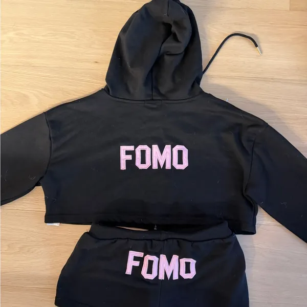 Edikted FOMO Cropped Hoodie & Shorts Set Size S - Image 5