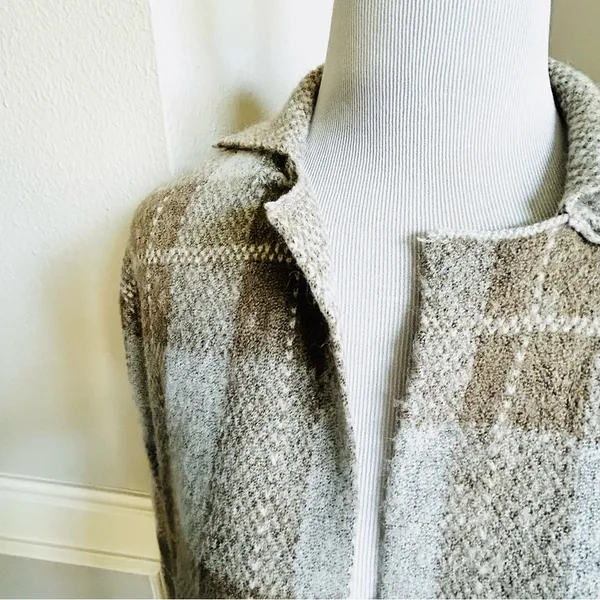 Joseph A Tan and Gray Plaid Sweater Jacket Small - Image 2