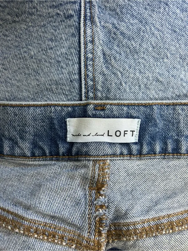 LOFT Wash Denim Frayed Hem Shorts - Image 4