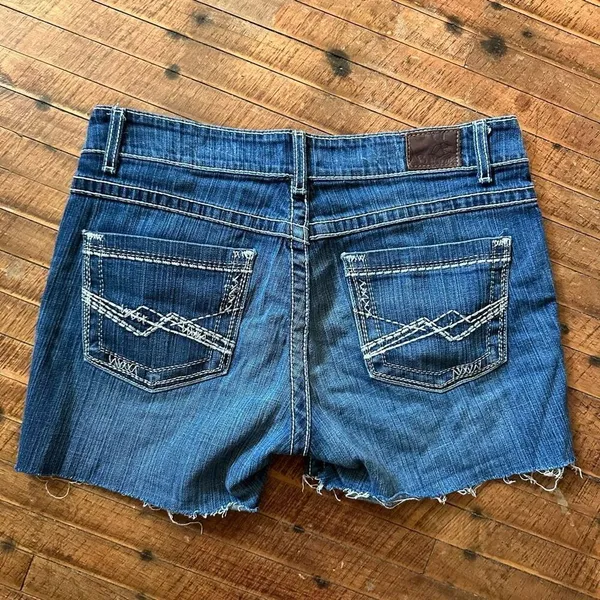 BKE western cutoff size 32 denim normcore shorts - Image 4
