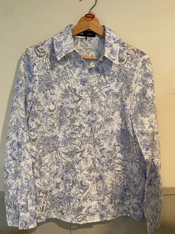 ZARA Blue White Floral Devoré Sheer Long Sleeve Button Up Shirt Size S - Image 3