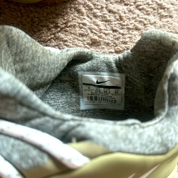 Nike City Loop in Olive Women’s 9 - Image 8