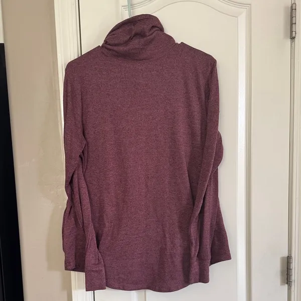 Old Navy Women's Maroon Hoodie Sweatshirt - Image 5