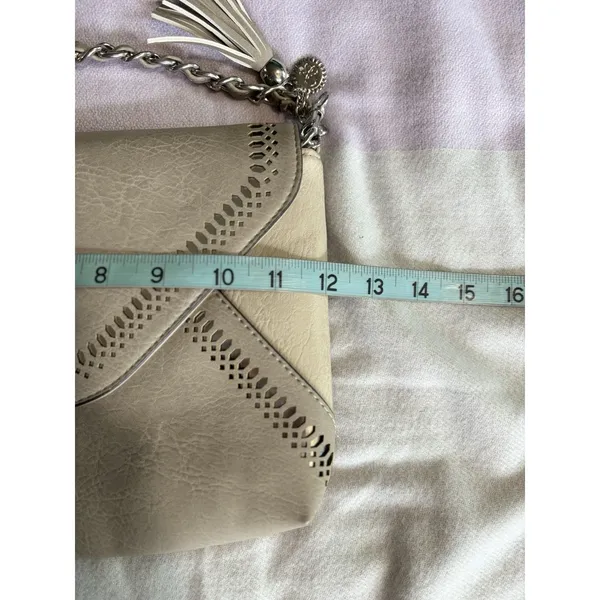 Jessica Simpson Tan/Silver Crossbody Clutch‎ Chain/Strap Purse Tassel Logo - Image 6
