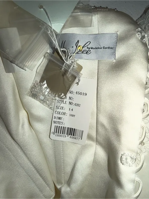 Stunning New Mori Lee Strapless Taffeta Wedding Gown - Image 8