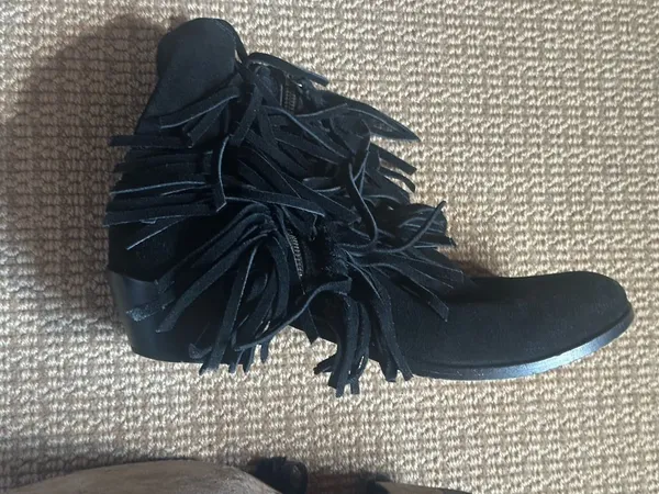 Cynthia Vincent black suede ankle boots fringe size 10 booties - Image 4