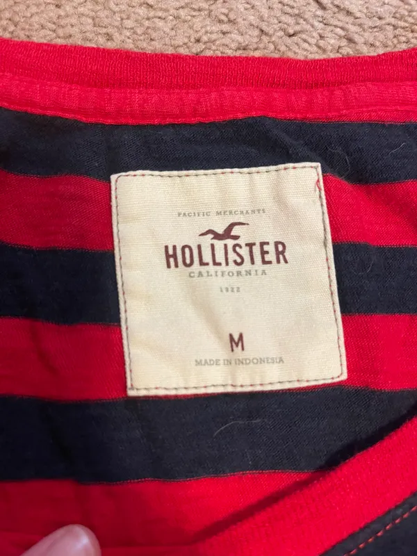 Hollister Cropped Shirt - Image 3