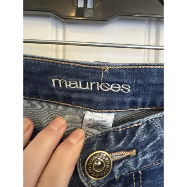 Maurices Distressed Denim Capri Jeans 15/16 Stretch Raw Hem Plus Size Blue - Image 4