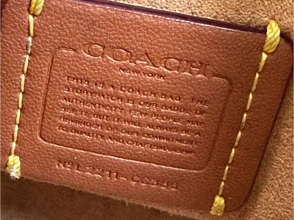 Coach Soft Pebbled Leather
Camera Bag CC386 Chalk Cream - Image 9