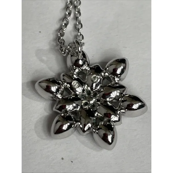Swarovski Venalia pendant necklace Silver Tone Star Snowflake 18” - Image 3