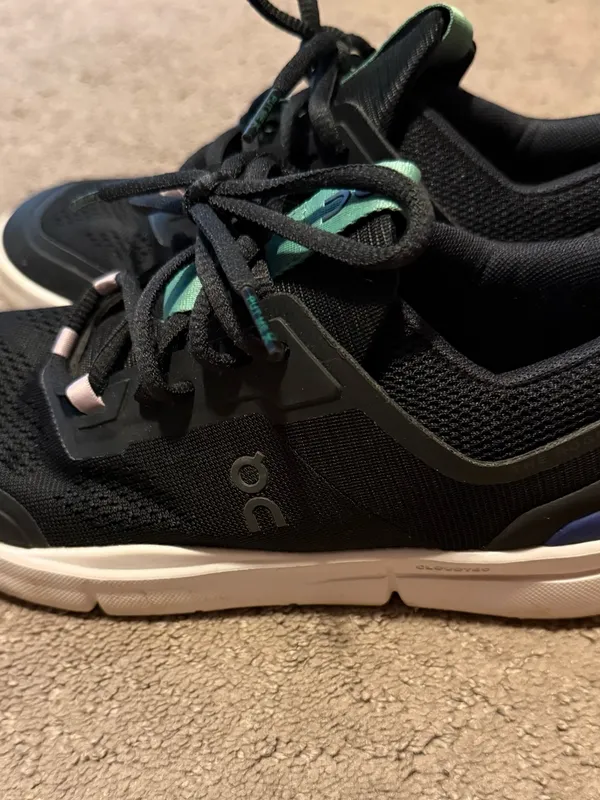On Running The Roger Spin black sneakers with mint green detailing - Image 2