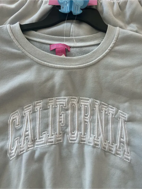 NWT Crystal Cananas women sweatshirt , shorts & hair clip 3pcs set size L - Image 2
