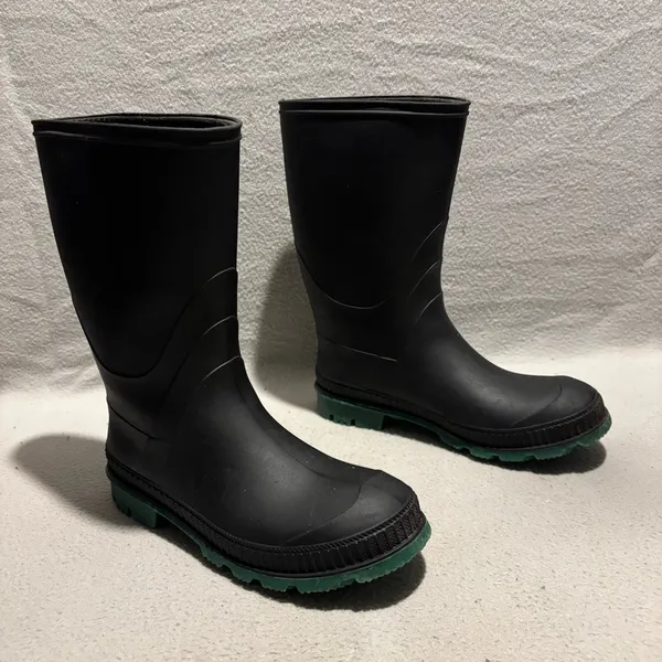 Unbranded Unisex Black & Green Rubber Rain & Garden Boots size 7 made in U.S.A. - Image 4
