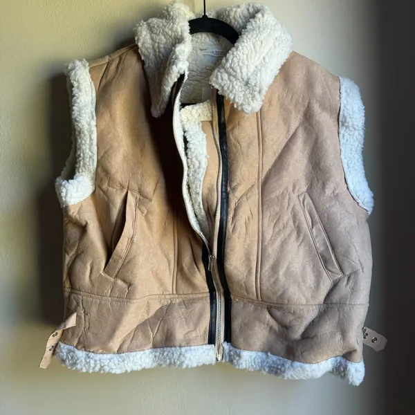 NWT 12th Tribe Penny Lane Sherpa Lined Beige Vest Size L - Image 2