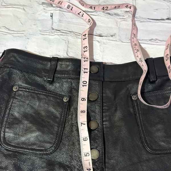 Leather Button Fly Micro Shorts Sz 4 First Bare Back 12in Rise‎ 90's Vintage - Image 8