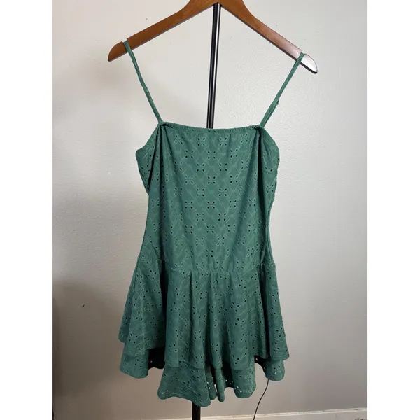 Heart & Heels Green Eyelet Tiered Ruffle Romper Size Large Sleeveless Boho - Image 2