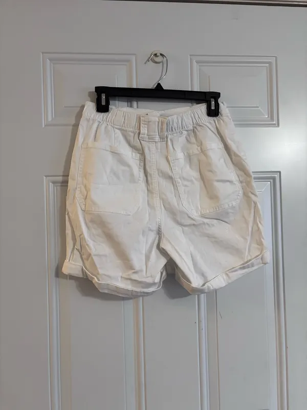 White high waisted shorts - Image 2