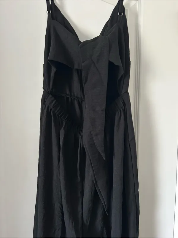 Shein Black Wide-Leg Sleeveless Jumpsuit with Open Back Self Tie Bow - Image 5