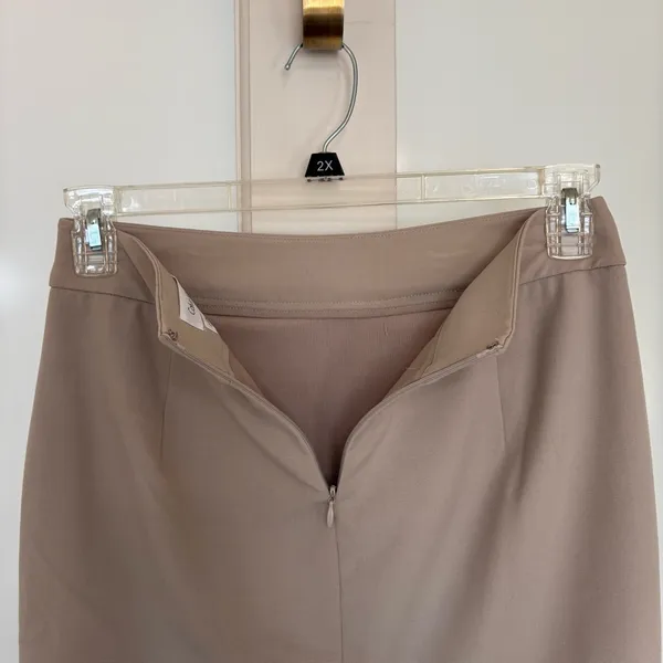 Calvin‎ Klein Invisible Fit Solutions Pencil Skit Size 2 Beige - Image 6