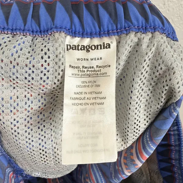 Patagonia Women's Barely Baggies Shorts Aztec Print Size Small - Image 4