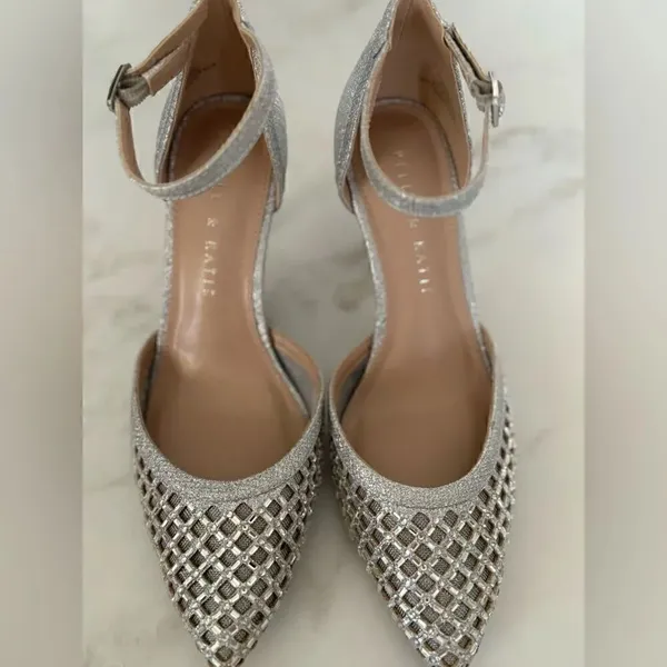 kelly & katie Bayae Pumps EUC - Image 5