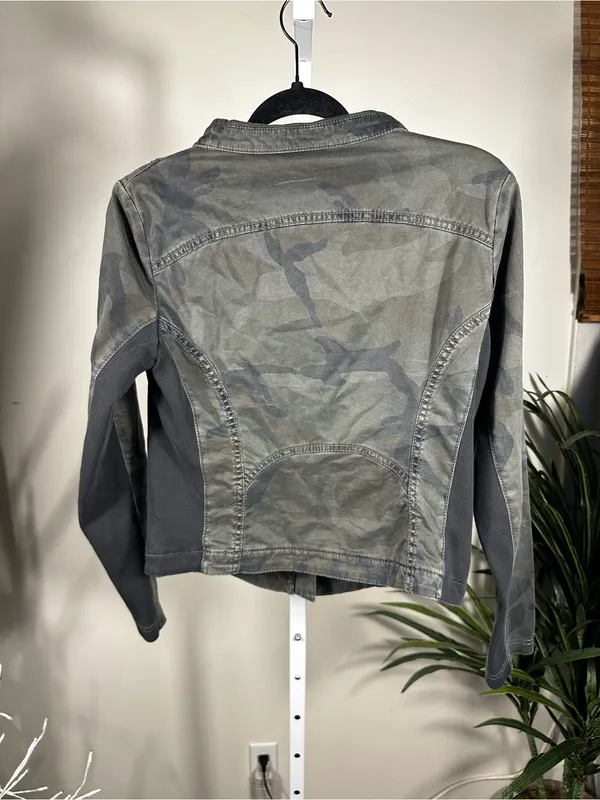 N123. Marrakech camo moto jacket, women’s size Small Green - Image 4