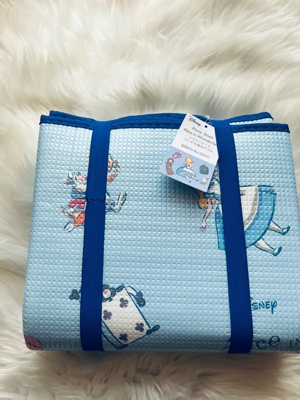 Disney x Diaso Alice in Wonderland Picnic Blanket - Image 4