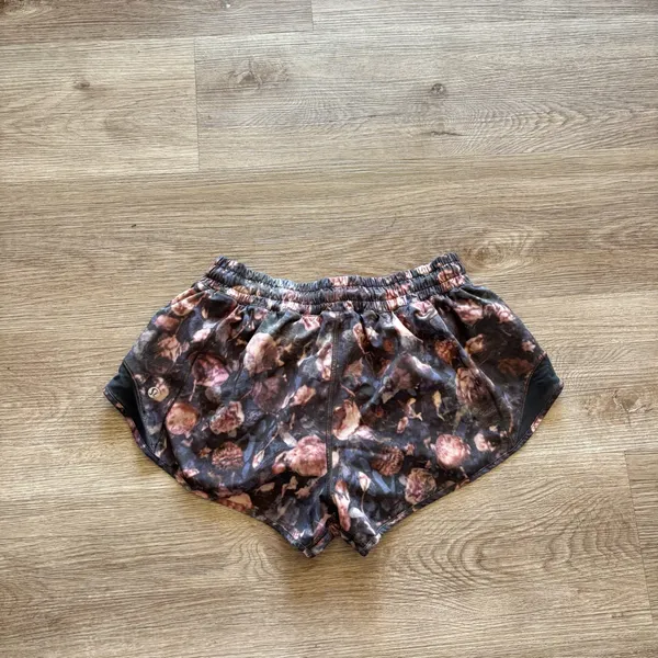 Lululemon Shorts Womens 4 Black Hotty Hot Low Rise Lined Floral Running Workout - Image 3