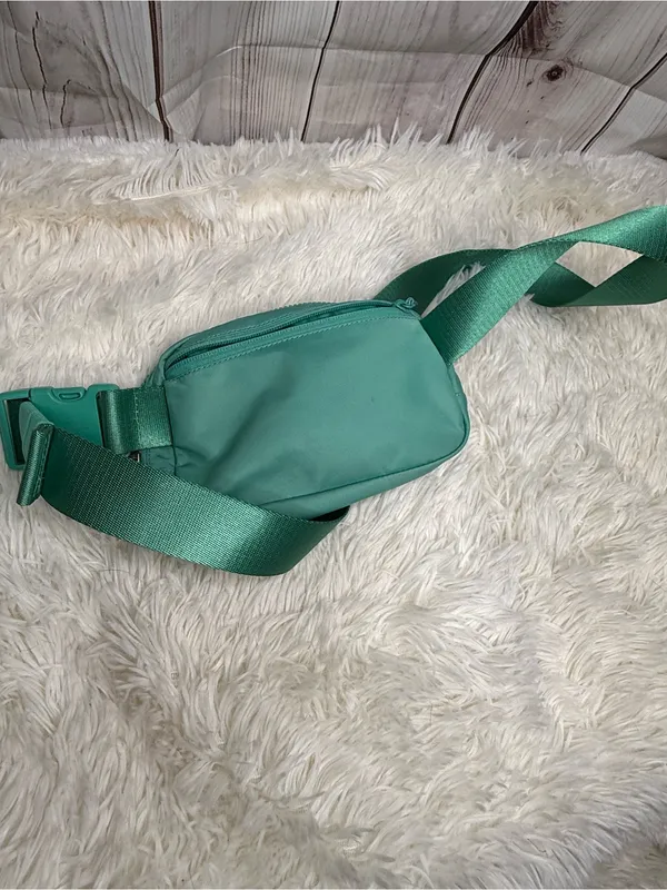 Lululemon Everywhere Belt Bag 1L in Paradise Green - Image 3