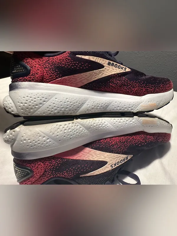 Brooks Women’s Navy & Pink Running Sneakers size 6 - Image 7