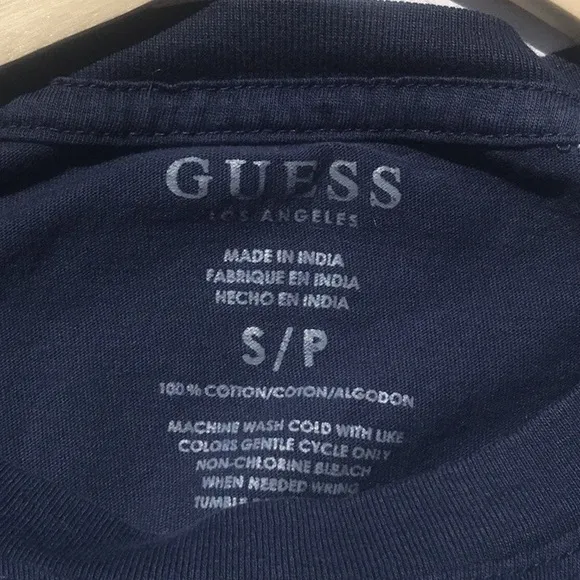 3/$25🍾🍾Guess England Graphic‎ Navy Blue Tee Shirt - Image 3