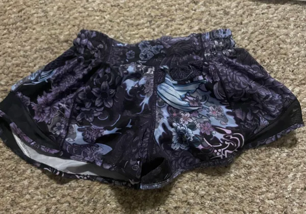 Lululemon Hotty Hot Short 2.5” - Image 2