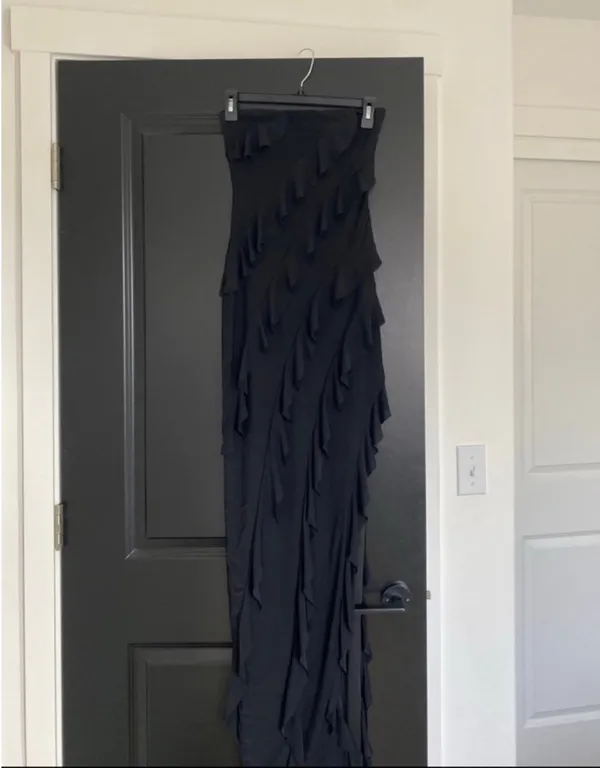 Long black ruffled dress - Image 6