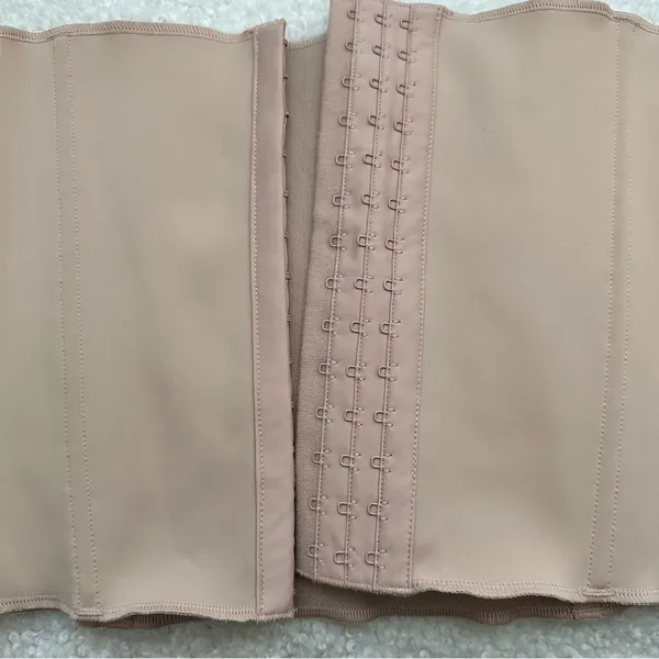 SKIMS Waist Trainer - Image 7