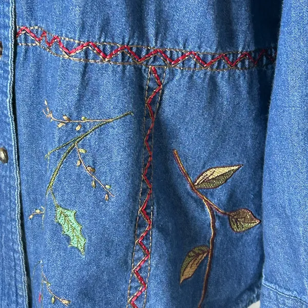 90’s Embroidered Denim Button Down Shirt with Holiday Berries, Leaves, sz Medium - Image 7