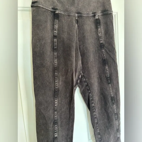 Aerie women’s grey leggings 7/8 high rise - Image 2